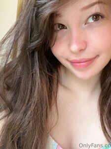 Belle Delphine: Nackt- und ungeschminktes OnlyFans-Set geleakt