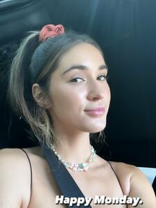 Natalie Roushs neuestes Album mit engen Nippeln und einem knackigen Po, das auf OnlyFans geleakt wurde