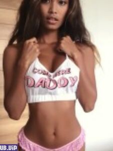 Putri cinta onlyfans veröffentlicht Nacktfotos