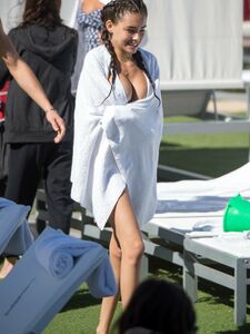 Madison Beer Sexy Kameltoe Bikini-Set NEUE Leaks