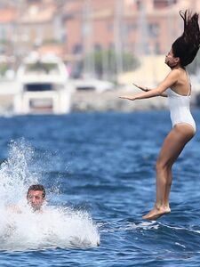 Selena Gomez Durchsichtiger Einteiler Set Durchgesickert