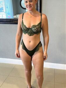 redhotwife88 exklusive onlyfans geleakte Nacktbilder