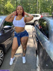 Sunflowerland exklusive OnlyFans geleakte Nacktbilder