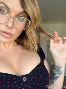 Filtraciones de fotos y videos desnudos de Ivy Lebelle en OnlyFans