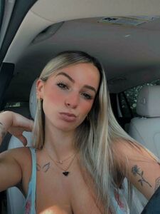 Les dernières photos de Kaitlyn Krems nue, seins et fesses, ont fuité sur OnlyFans.