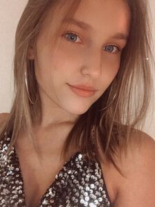 fuites de photos et vidéos nues de leiabrown18 sur OnlyFans