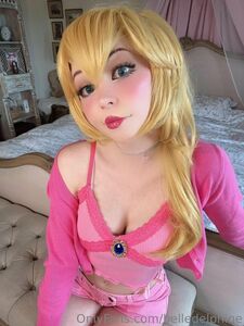 Fuite d'une série OnlyFans de cosplay de Belle Delphine et de la princesse Peach nue