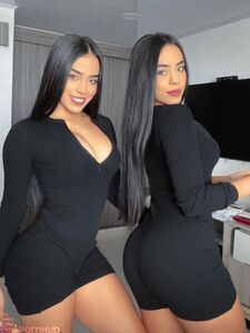 Gemelas Abello Aka Jumelles Bella Nue Courbes Seins Et Fesses Onlyfans Fuites Photos