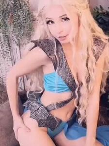 Belle Delphine – Daenerys Targaryen (20 pictures)