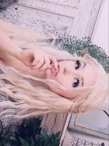 Belle Delphine – Daenerys Targaryen (20 pictures)