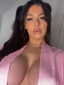 Fughe di foto e video nudi di Zoe Renea su OnlyFans