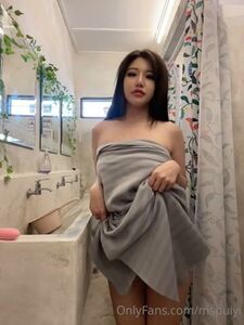 Video di Siew Pui Yi nuda in doccia con vibratore Onlyfans trapelato