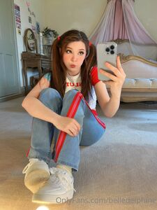 Set di Onlyfans di Belle Delphine in abbigliamento casual trapelato