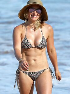 Hilary Duff Paparazzi Bikini Spiaggia Set Trapelato