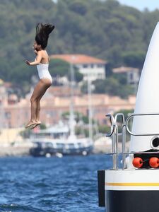 Conjunto de Uma Peça Transparente da Selena Gomez Vazada