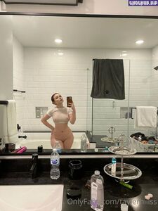 Vazaram as últimas fotos de nudez do OnlyFans de Realtaylerhills.