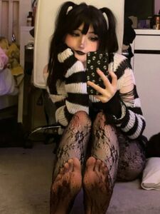 Fotos vazadas do OnlyFans da modelo do TikTok Rynkerbelle, mostrando seus seios e bumbum.