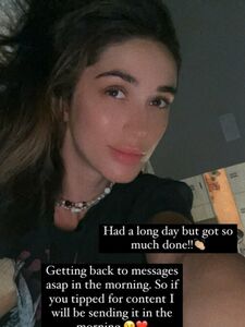 O álbum vazado mais recente de Natalie Roush no OnlyFans mostra seus mamilos e bumbum em destaque.