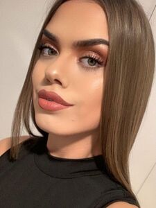 Valentina anã, último álbum vazado do OnlyFans com fotos de sua vagina e seios à mostra.