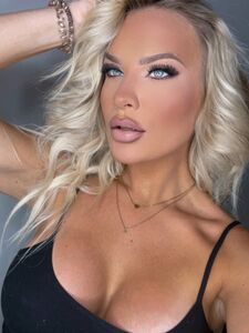 Tawnnii слила в сеть свои последние обнаженные фотографии с OnlyFans.