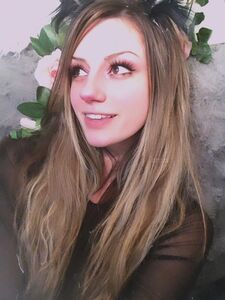 Izzy_xx, также известная как Blanc Noir, — новые горячие откровенные фото с OnlyFans, попавшие в сеть.