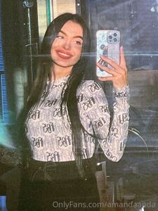 Amanda, yani amanda_your adlı OnlyFans hesabından çıplak fotoğraflarını sızdırdı.