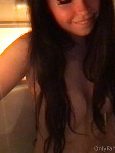 Belle Delphine Çıplak Samimi Banyo Onlyfans Seti Sızdırıldı