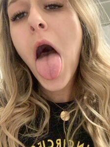 Mariahpinkkitty'nin OnlyFans hesabından çıplak fotoğrafları sızdırıldı.