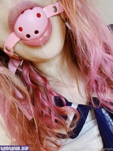 Cherrievelvet'in OnlyFans hesabından son çıplak fotoğrafları sızdırıldı.