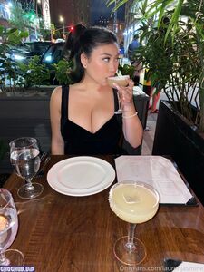 Lauren Jasmine'in OnlyFans hesabından son çıplak fotoğrafları sızdırıldı.