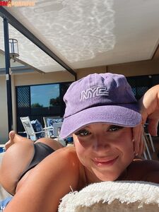 Steph Kate'in 2023 tarihli, OnlyFans'te sızdırılan son albümü (vajina ve sıkı göğüsler)