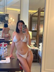 Juicylipsbb aka salaminippz 最新裸露胸部和私处 OnlyFans 泄露专辑