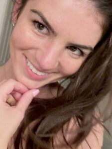 Carlie Jo Howell 裙子脱衣 Onlyfans 视频泄露