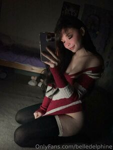 Belle Delphine 的裸体休闲卧室自拍 OnlyFans 套装泄露