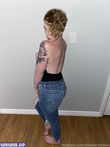 Strwberriebbxxx OnlyFans 泄露的裸体照片